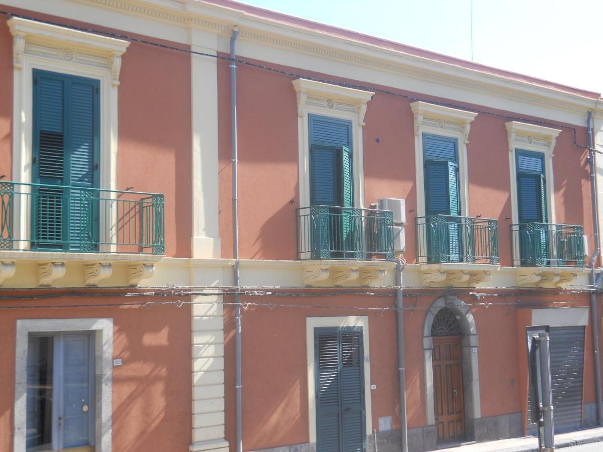 Antico Palazzo Acomodação com café da manhã Giardini Naxos Exterior foto